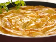 Рецепта Вита баница с лапад, праз лук и сирене (лападник с готови кори)